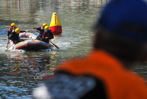 Dalam lomba tersebut ada sebanyak 51 tim terdiri 31 tim putra dan 20 tim putri yang mengikuti Open Dayung Perahu Karet Piala Wali Kota Surabaya 2023.