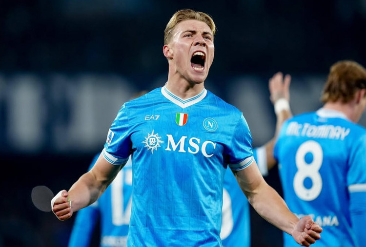 Rasmus Hojlund Gemilang! Dua Golnya Antar Napoli Kalahkan Juventus dan Puncaki Serie A