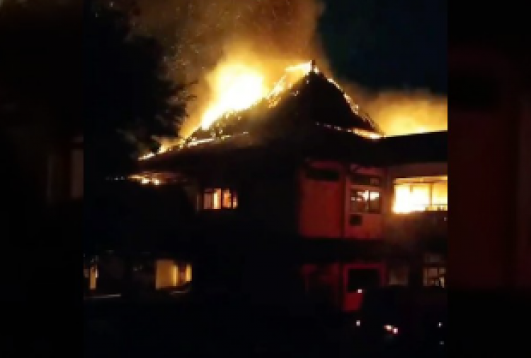 Amuk Massa Meluas, Gedung DPRD Ludes Terbakar di Makassar, Bandung, dan Solo