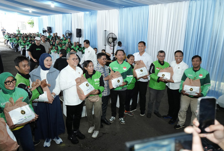 BULOG dan Kemenko Pangan Dukung Program Penjualan Pangan Murah bagi Komunitas Ojek Online di Tangerang