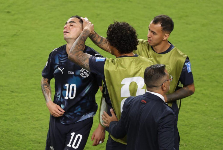 Sejarah! Miguel Almiron Jadi 'Korban' Aturan Baru FIFA Soal Menutupi Mulut Saat Laga 