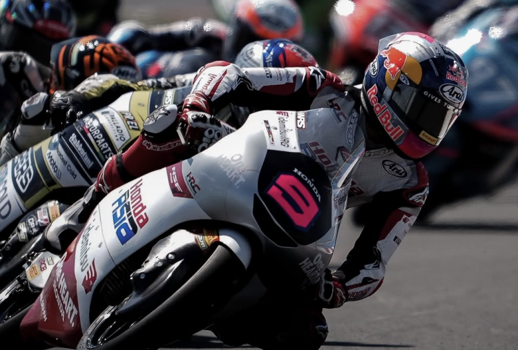 Veda Ega Pratama Tak Terduga Lolos Q2, Eddie O'Shea Didiskualifikasi dari FP Moto3 Ceko 2026
