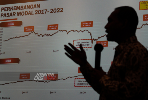 Sosialisasi dan Edukasi Pasar Modal Terpadu 2022 yang digelar di Hotel The Westin Surabaya, Jawa Timur, Senin, 23 Mei 2022. Kegiatan tersebut merupakan rangkaian acara Sosialisasi dan Edukasi Pasar Modal Terpadu 2022, yang diselenggarakan pada tanggal 23 hingga 25 Mei 2022 mendatang. Dalam kegiatan itu diharapkan dapat menjadi sarana untuk berkomunikasi pencapaian peranan penting Pasar Modal Indonesia dalam mendukung percepatan pemulihan ekonomi nasional melalui berbagai kebijakan yang telah dikeluarkan OJK. Foto: Julian Romadhon
