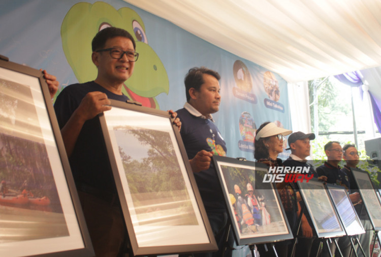 Rangkaian kegiatan Ciliwung Day 2025 juga mencakup pameran foto “Lensa Ciliwung”, susur sungai sejauh dua kilometer, talkshow revitalisasi sungai berkelanjutan, hingga workshop kreatif berbasis daur ulang. Lomba menggambar dan mewarnai untuk anak-anak turut digelar sebagai upaya mengenalkan nilai pelestarian sungai sejak dini sekaligus mendorong kedekatan generasi muda dengan ekosistem air.