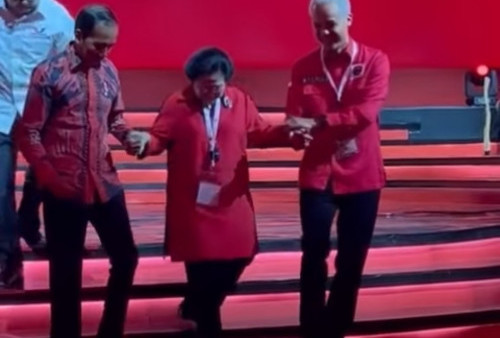 Heboh Video Megawati Tepis Tangan Jokowi di Acara Rakernas Viral di Medsos, Netizen: Keretakan Hubungan Itu Nyata