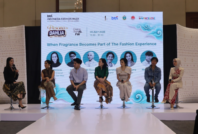 5 Desainer di Indonesia Fashion Week 2026 Terjemahkan Keharuman Dahlia Jadi Karya Fashion