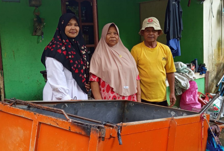 Kisah Tukang Sampah Berangkat Haji bersama Istri, Nabung Rp 1.000 Tiap Hari Puluhan Tahun
