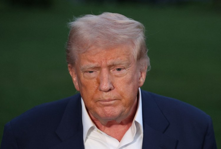 Foto Trump Pakai Pakaian Paus Tuai Kecaman, Disebut Megalomania 