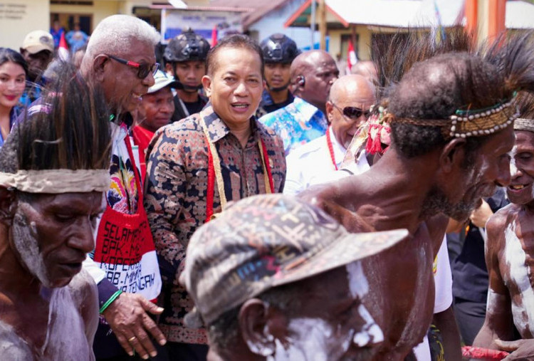 Menkop Resmikan Operasional Kopdes Merah Putih di Atuka Mimika, Papua Tengah