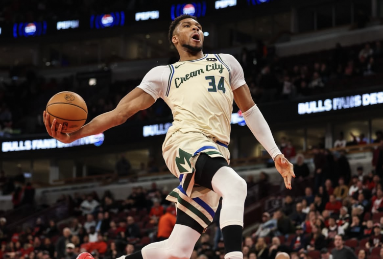 Bintang Milwaukee Bucks Pilih Ronaldo Ketimbang Messi dalam Debat GOAT, Ini Alasannya