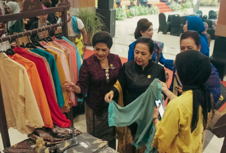 Gelar Pasar Rakyat Setu Legi pada HUT ke-10, KCBI Pertahankan Konsistensi Penggunaan Wastra 