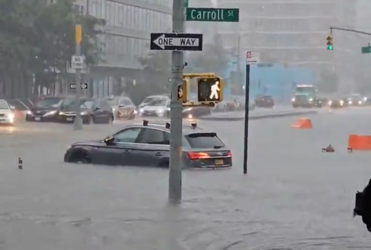 Zohran Mamdani Memimpin, Kota New York Dilanda Banjir Bandang, Kereta Bawah Tanah Terendam