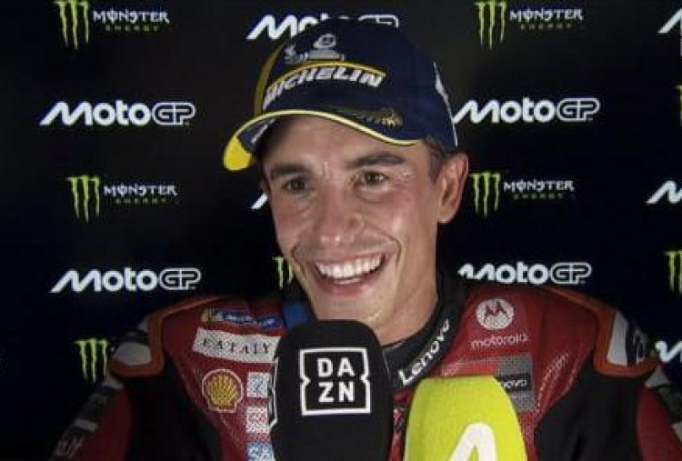 Balapan Pakai 'Satu Setengah Lengan', Marc Marquez Juara MotoGP Ceko 2026!