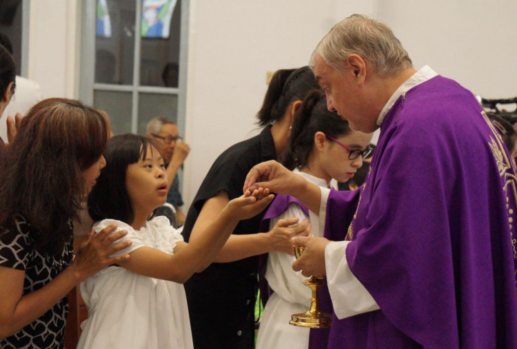 Paroki Santo Mikael Perak Rayakan Hari Disabilitas Internasional dengan Ekaristi dan Ramah Tamah