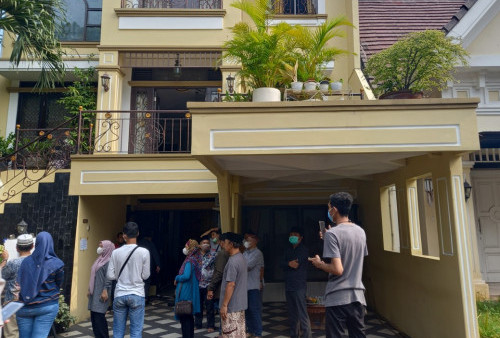 Pelayat Berdatangan ke Rumah Duka Azyumardi Azra di Tangerang Selatan