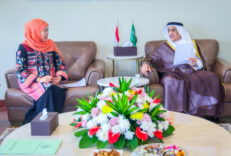 Khofifah Temui Dubes Arab Saudi, Bidik Investasi hingga Logistik Haji