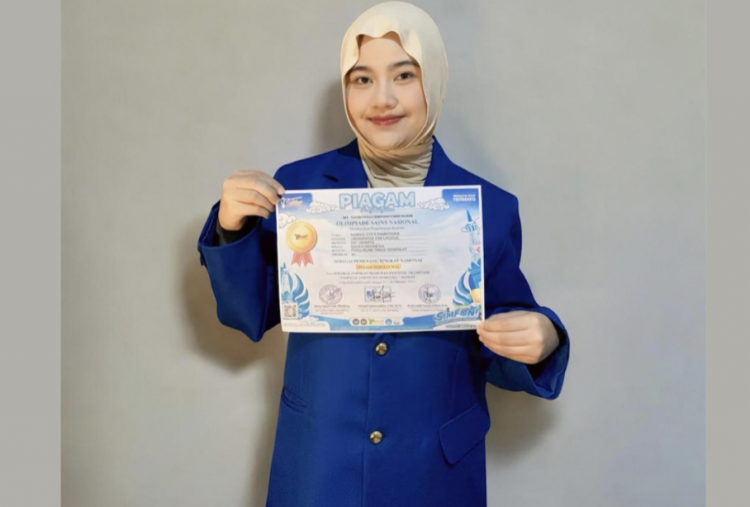 Mahasiswi Universitas Esa Unggul powered by Arizona State University Sabet Medali Emas Nasional, Berprestasi di 2 Ajang Sains Bergengsi