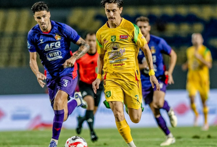 Persik vs Persebaya 1-1, Rivera Kartu Merah Lagi!