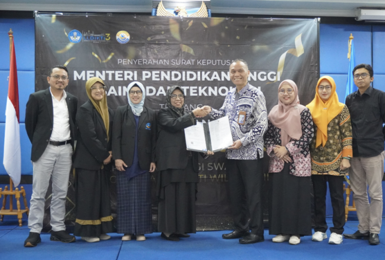 Dosen FIKES Universitas Esa Unggul Resmi Jadi Profesor, Perkuat Mutu Akademik Bidang Kesehatan