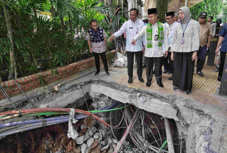 Bikin Mampet, Teguh Setyabudi Bakal Panggil Pemilik Kabel Utilitas yang Semrawut di Saluran Air