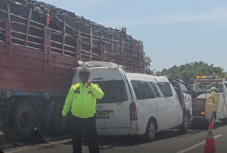 Innalillahi! Kecelakaan HiAce Rombongan Suporter PSS Sleman di Tol Madiun, 4 Orang Meninggal Dunia