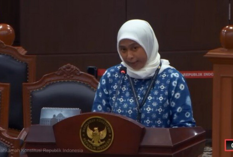 Viral Dosen Unair Adukan Gaji Rp2,6 Juta di Sidang MK, Sudah Mengajar Belasan Tahun dan Bergelar Doktor