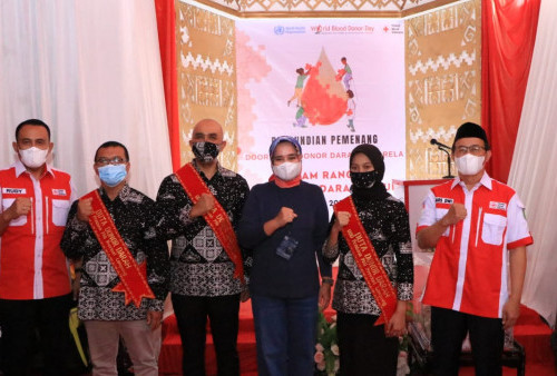 Peringati Hari Donor Darah Sedunia, Ketua PMI Lampung Nobatkan Duta Donor Darah Lampung
