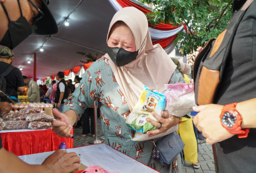 Belanja di Pasar Murah Ramadan Surabaya seperti Pemilu, Celupkan Jari ke Tinta Usai Transaksi