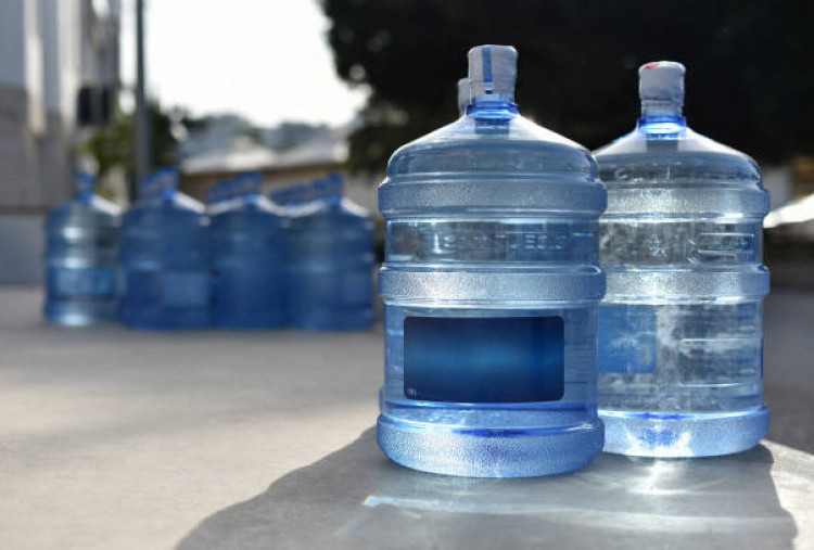 Galon Tua Masih Beredar, Konsumen Diminta Berani Menolak dan Melapor