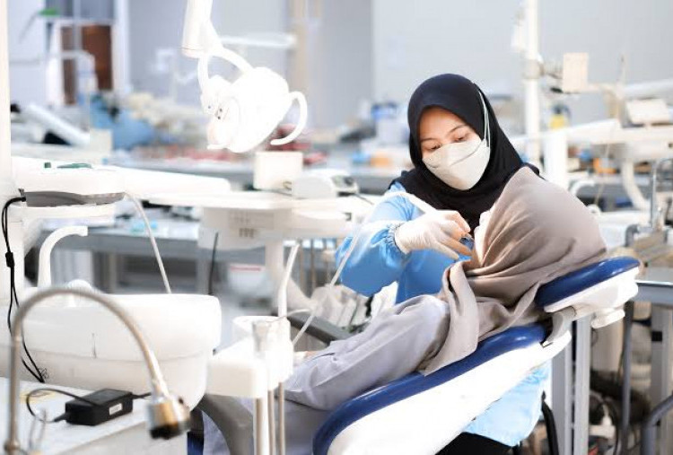 Kesehatan Gigi Masyarakat Indonesia: Antara Kebutuhan dan Ketersediaan Dokter Gigi