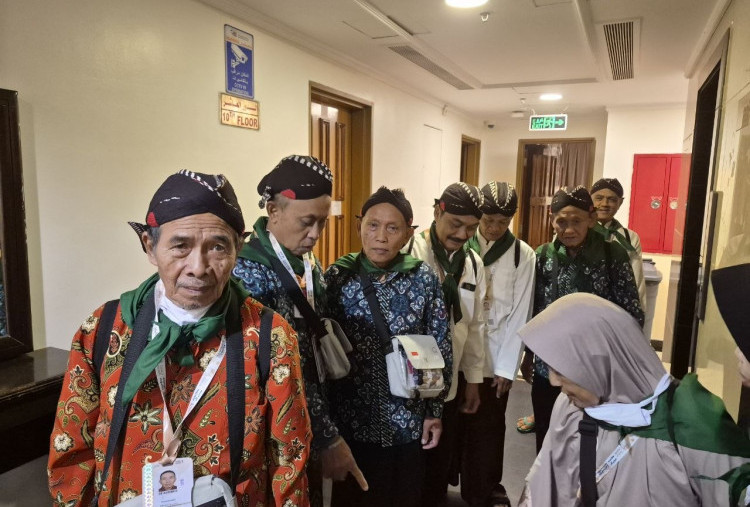 Jemaah Haji Gunungkidul Pakai Blangkon di Madinah, Identitas sekaligus Mudahkan Koordinasi