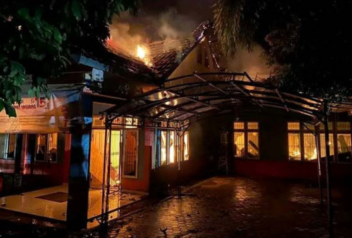 Kantor Diskominfo Empat Lawang Ludes Terbakar, Api dari Belakang Gedung