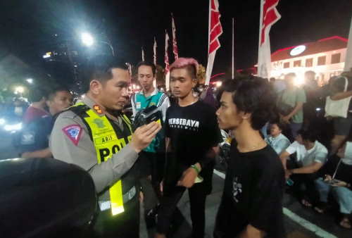 Polisi Surabaya Tilang 