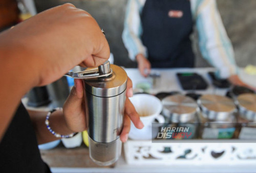 Dimana para wisatawan bisa menikmati kopi khas tengger di salah satu kedai Kopi Shelter Bromo di Desa Sapikerep, Kecamatan Sukapura. Di kedai ini, berbagai macam jenis kopi di jual, namun Kopi Bromo Tengger menjadi primadona.