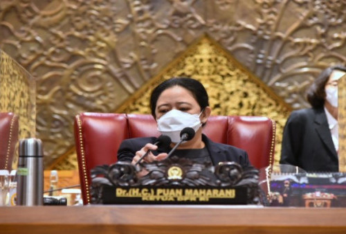 Puan Maharani Jadi Pusat Perhatian Gegara Asik Ngonten saat Jokowi dan Megawati Serius Ngobrol