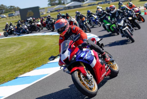 Jelang MotoGP Australia 2023, Marc Marquez Pimpin Parade Komunitas Motor Keliling Sirkuit Philips Island
