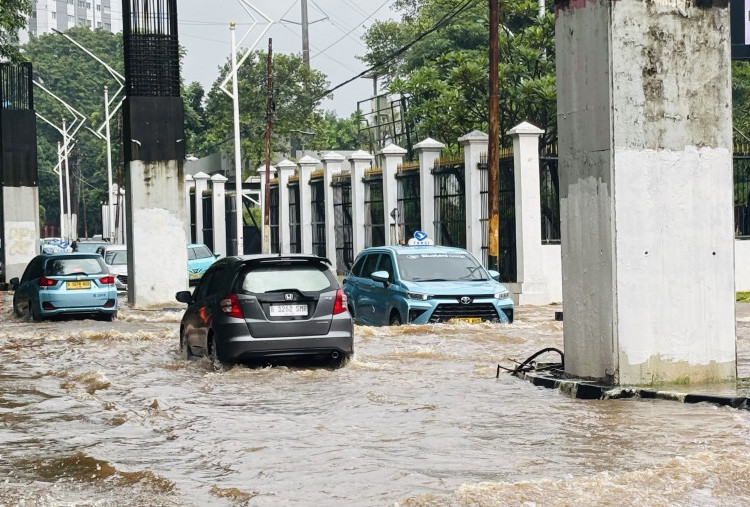 Banjir Jakarta Kepung Senayan, Belakang Gedung DPR Tergenang 70 Centimeter