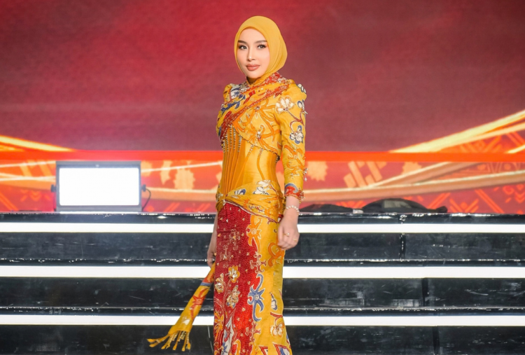 Profil dan Biodata Aisyah Thisia Istri Gubernur Kalteng, Disorot Ikut Fashon Show di Tengah Karhutla