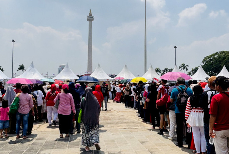 Pemprov DKI Bagikan 300 Ribu Paket Makanan Gratis untuk Pengunjung Pesta Rakyat HUT RI di Monas 
