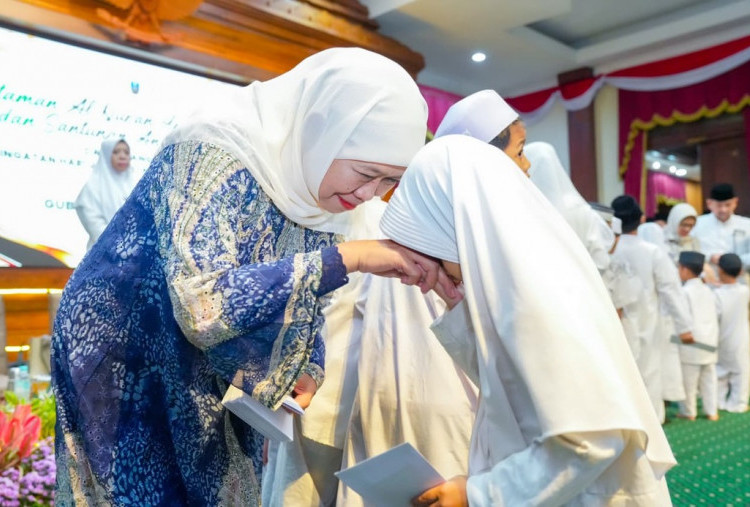 Gubernur Khofifah Santuni 81 Anak Yatim Jelang Hari Jadi ke-81 Jatim