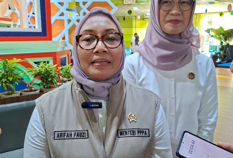 Tinjau Stasiun Gambir Jelang Mudik, Menteri PPPA Arifah Soroti Ruang Laktasi dan Area Bermain Anak