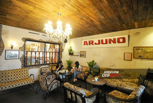 Nuansa Vintage nan Sejuk di Kafe Arjuno Corner Tretes, Pandaan, Pasuruan