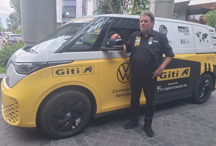 Rainer Zeitlow Jelajahi 75 Negara lewat Ekspedisi The Great BUZZ Journey