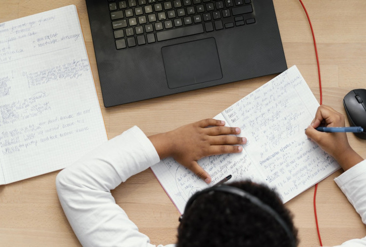 Penerjemah Tersumpah: Translator Dokumen Legal untuk Agenda Internasional