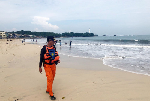 Pencarian Asep Bako Korban Tenggelam di Pantai Sayang Heulang Diperluas 
