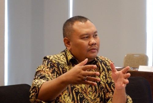 Ketua MK Komentari Batas Usia Capres Cawapres, Hensat: Biarkan DPR Yang Memutuskan