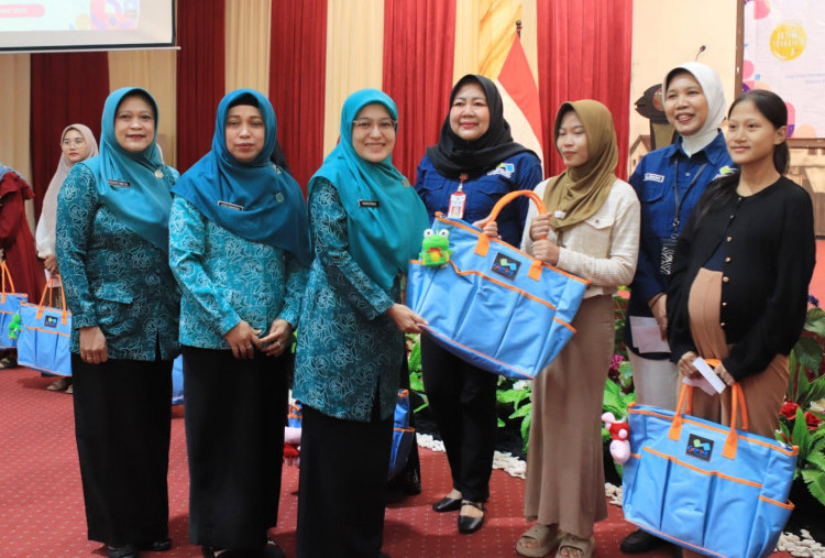 Penyaluran Paket Bantuan untuk Bumil Berisiko Stunting di Kota Pasuruan