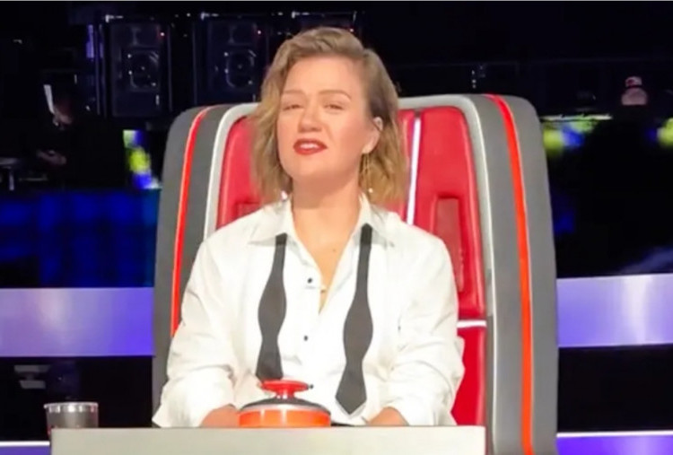 Kelly Clarkson Kembali ke The Voice Musim 29, Tampil dengan Rambut Baru