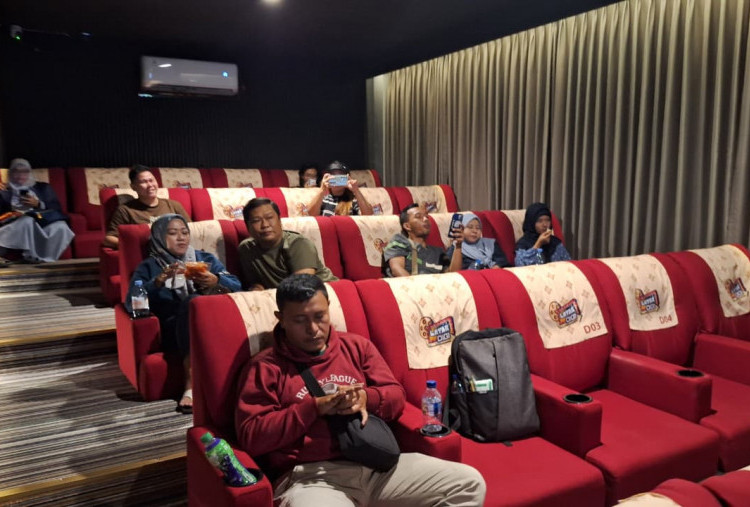 Bioskop Mini di Alfamart Gading Serpong Tawarkan Hiburan Murah, Tiket Mulai Rp15 Ribu