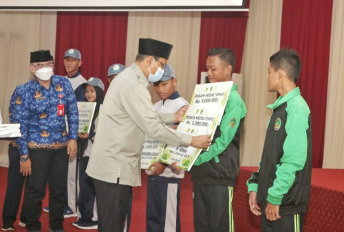 Atlet dan Pelatih Berprestasi Kota Pasuruan Diganjar Reward dari Gus Ipul